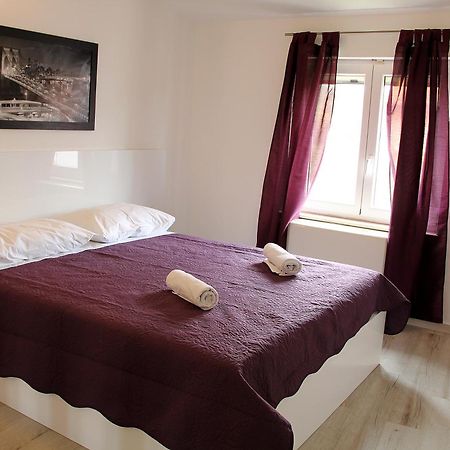 Apartments Silvija Примоштен Экстерьер фото