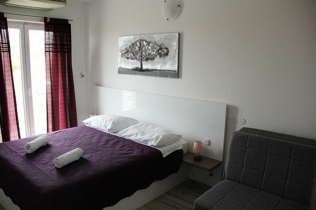 Apartments Silvija Примоштен Экстерьер фото