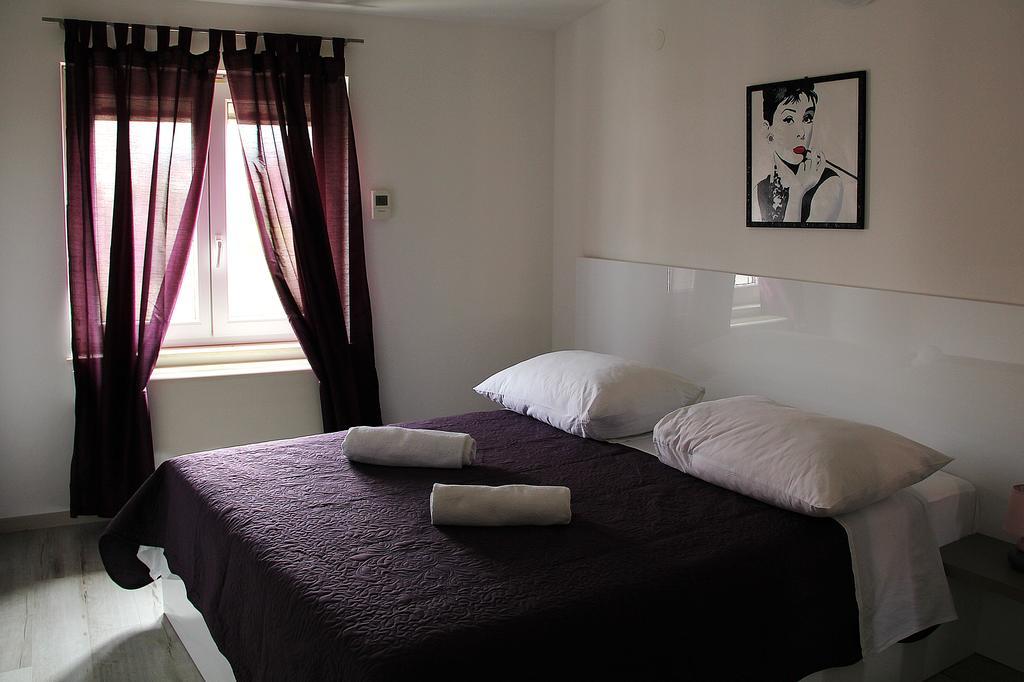 Apartments Silvija Примоштен Экстерьер фото