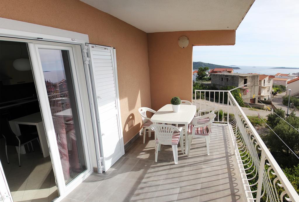 Apartments Silvija Примоштен Экстерьер фото