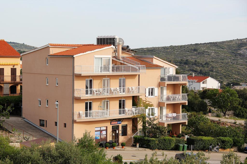 Apartments Silvija Примоштен Экстерьер фото