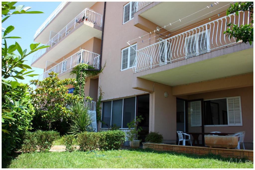 Apartments Silvija Примоштен Экстерьер фото
